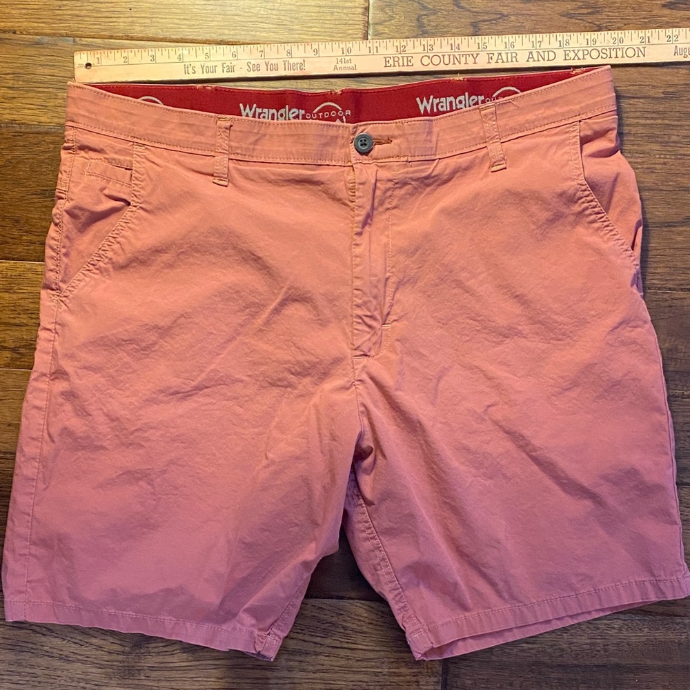 Wrangler Men's Salmon Flat Front Shorts